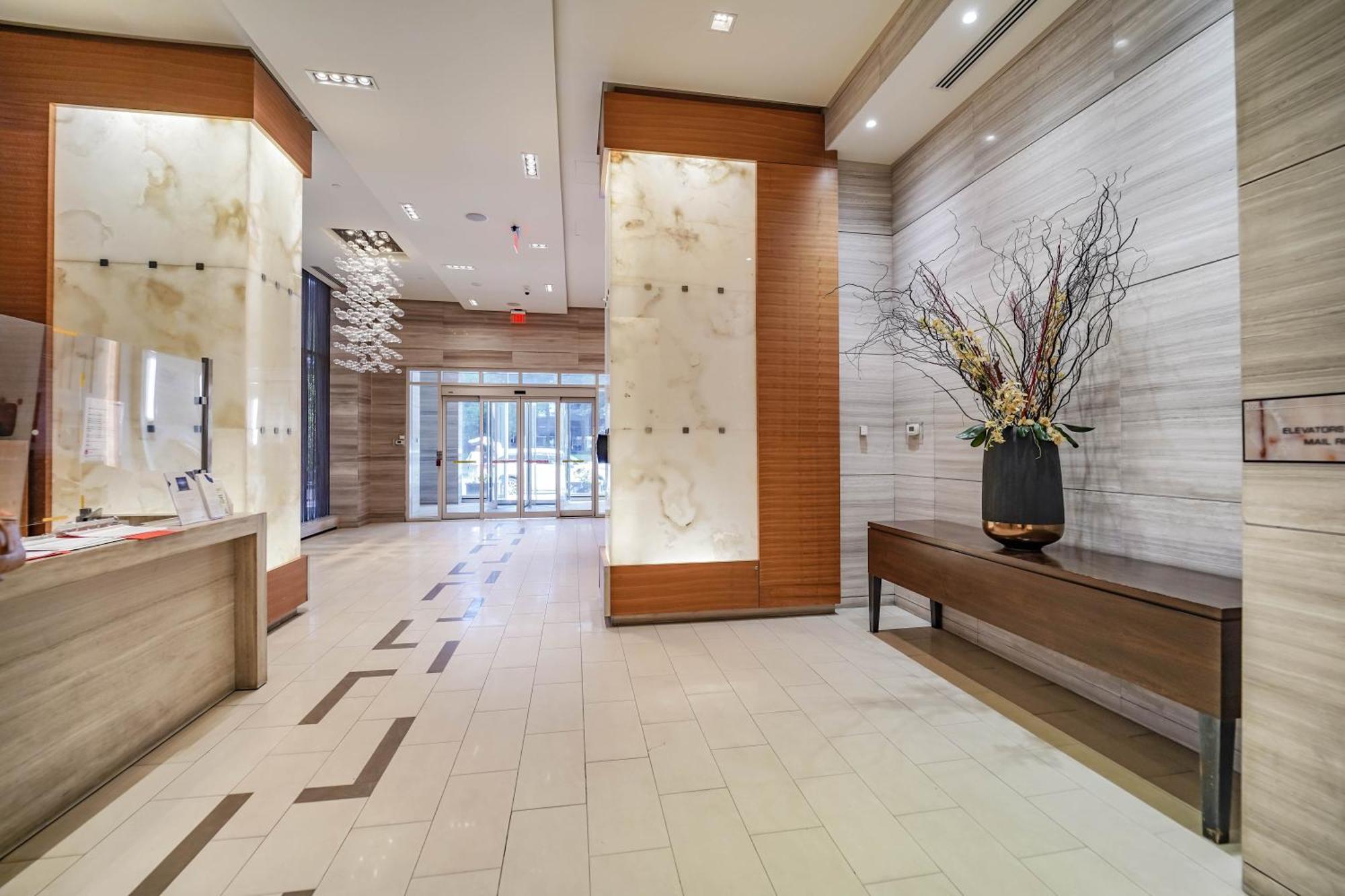 Chol Furnished Suites Heart Of Downtown Toronto, 2 Beds, Free Parking, Cn Tower View 外观 照片