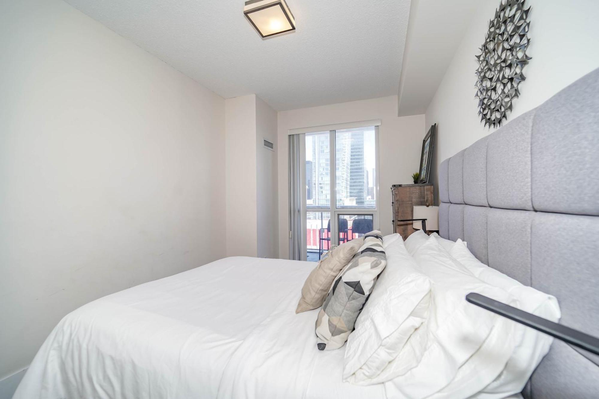 Chol Furnished Suites Heart Of Downtown Toronto, 2 Beds, Free Parking, Cn Tower View 外观 照片