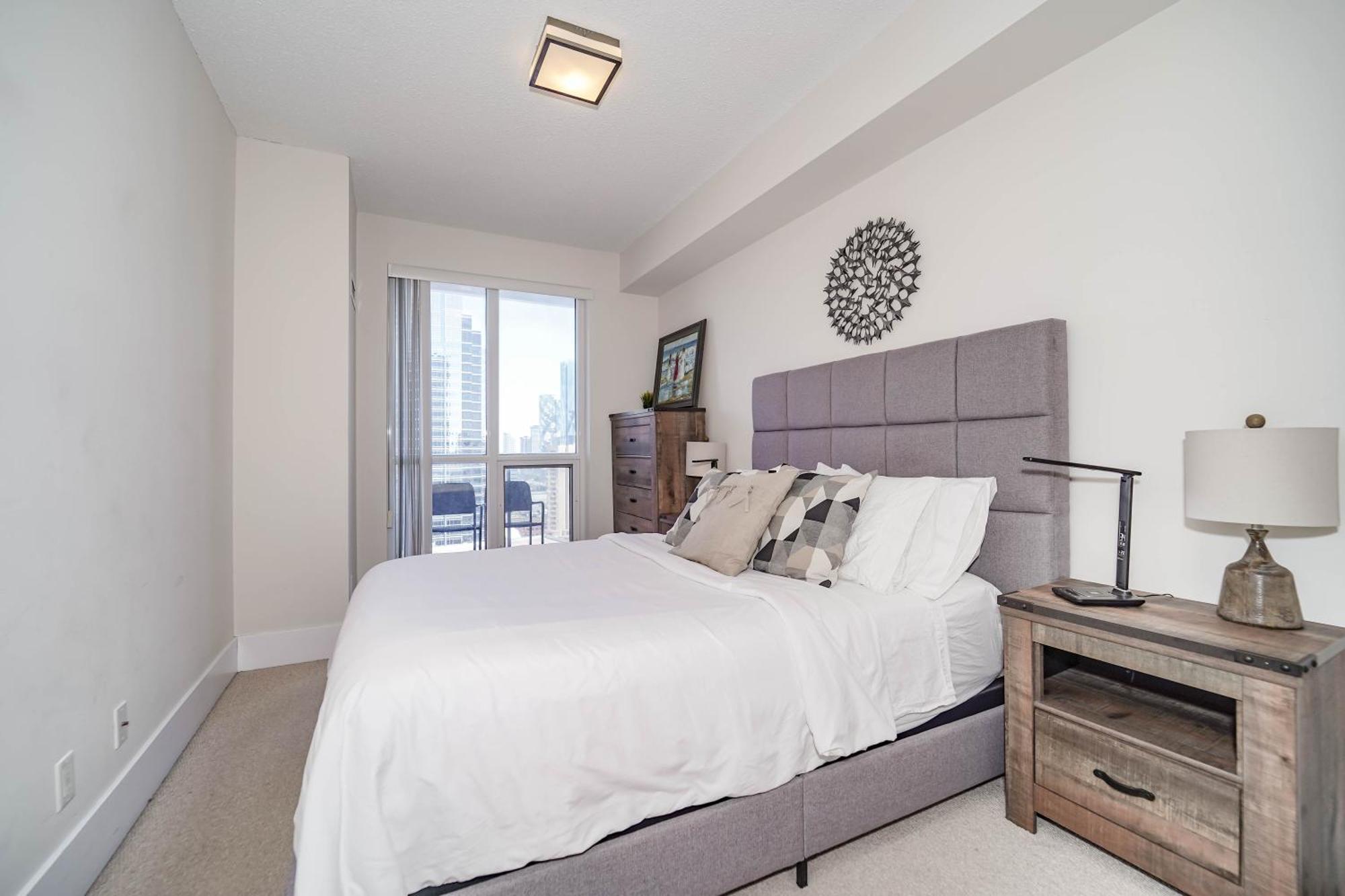 Chol Furnished Suites Heart Of Downtown Toronto, 2 Beds, Free Parking, Cn Tower View 外观 照片