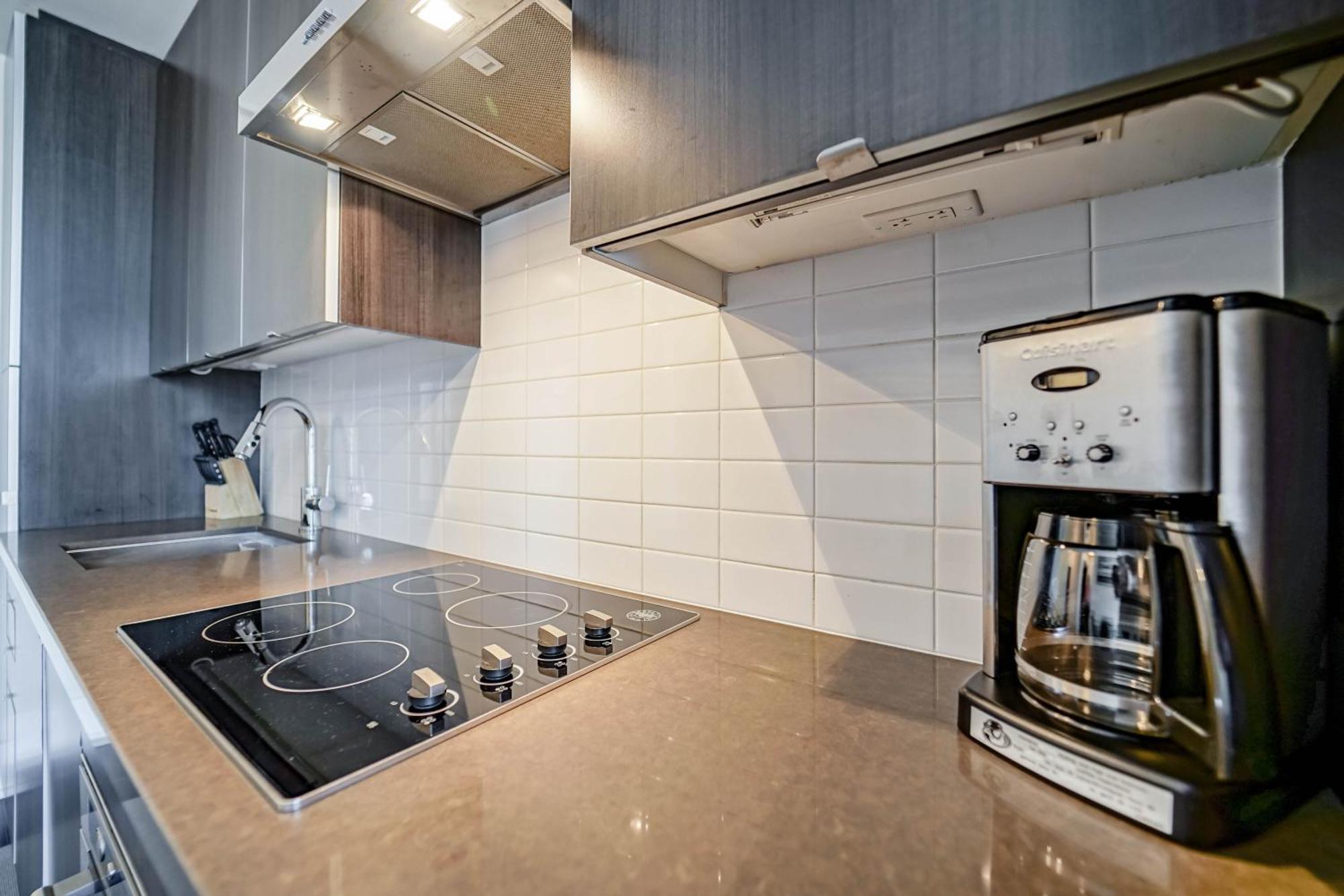 Chol Furnished Suites Heart Of Downtown Toronto, 2 Beds, Free Parking, Cn Tower View 外观 照片